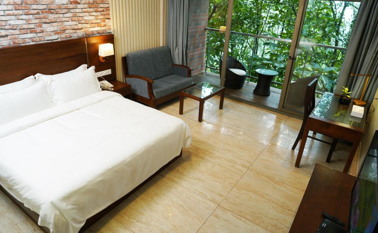 Elephant Passage Munnar Exterior foto A room at the hotel